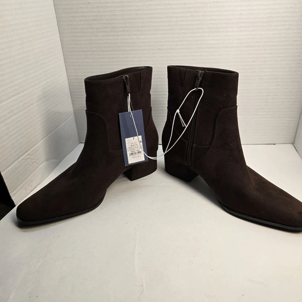 Women's Coral Boots with‎ Memory Foam Insole – Universal Thread Size 7